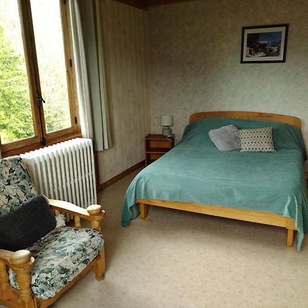 Le Vieux Chalet Bed & Breakfast Амбрюн Екстериор снимка