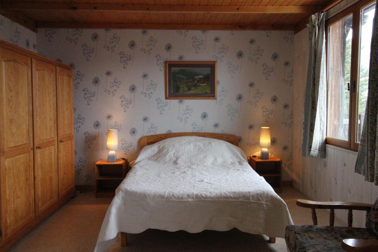 Le Vieux Chalet Bed & Breakfast Амбрюн Екстериор снимка